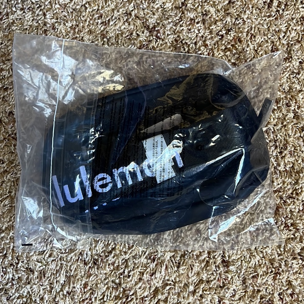 Lululemon Everywhere Belt Bag
Wordmark ❤️ NWT - Picture 6 of 8